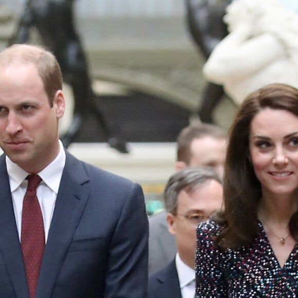 Le prince William et Kate Middleton visitent la galerie des impressionnistes au musée d'Orsay à Paris le 18 mars 2017.