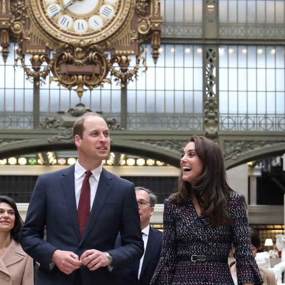 Le prince William et Kate Middleton visitent la galerie des impressionnistes au musée d'Orsay à Paris le 18 mars 2017.