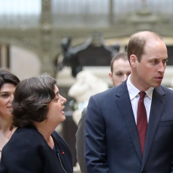 Laurence des Cars, présidente du musée d'Orsay - Le prince William et Kate Middleton visitent la galerie des impressionnistes au musée d'Orsay à Paris le 18 mars 2017.