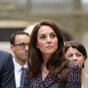 Laurence des Cars, présidente du musée d'Orsay - Le prince William et Kate Middleton visitent la galerie des impressionnistes au musée d'Orsay à Paris le 18 mars 2017.