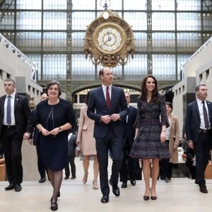 Laurence des Cars, présidente du musée d'Orsay - Le prince William et Kate Middleton visitent la galerie des impressionnistes au musée d'Orsay à Paris le 18 mars 2017.