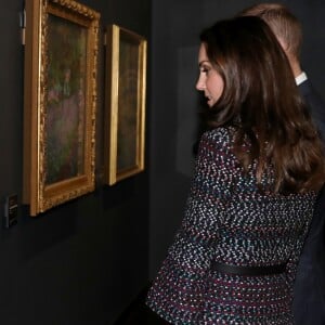 Le prince William et Kate Middleton visitent la galerie des impressionnistes au musée d'Orsay à Paris le 18 mars 2017.