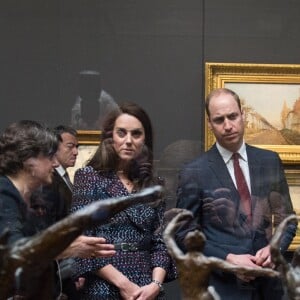 Laurence des Cars, présidente du musée d'Orsay - Le prince William et Kate Middleton visitent la galerie des impressionnistes au musée d'Orsay à Paris le 18 mars 2017.