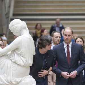 Laurence des Cars, présidente du musée d'Orsay - Le prince William et Kate Middleton visitent la galerie des impressionnistes au musée d'Orsay à Paris le 18 mars 2017.