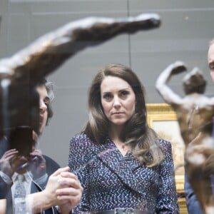 Le prince William et Kate Middleton visitent la galerie des impressionnistes au musée d'Orsay à Paris le 18 mars 2017.