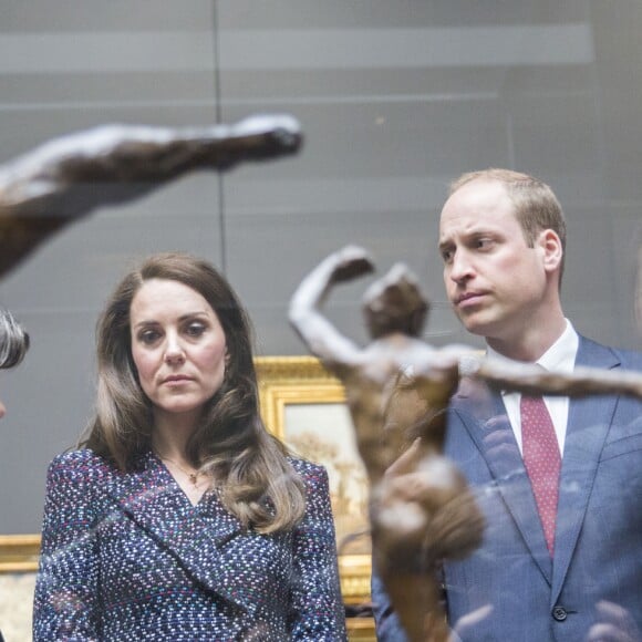 Laurence des Cars, présidente du musée d'Orsay - Le prince William et Kate Middleton visitent la galerie des impressionnistes au musée d'Orsay à Paris le 18 mars 2017.