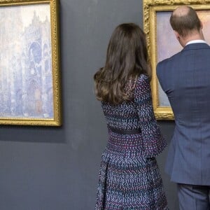 Le prince William et Kate Middleton visitent la galerie des impressionnistes au musée d'Orsay à Paris le 18 mars 2017.