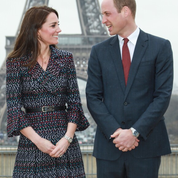 Le prince William et Kate Middleton sur le parvis des droits de l'homme au Trocadéro à Paris le 18 mars 2017.