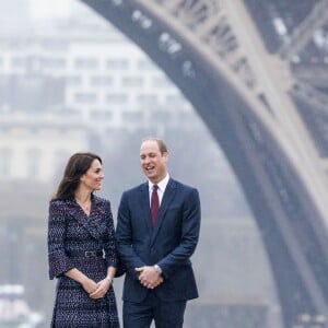 Le prince William et Kate Middleton sur le parvis des droits de l'homme au Trocadéro à Paris le 18 mars 2017.