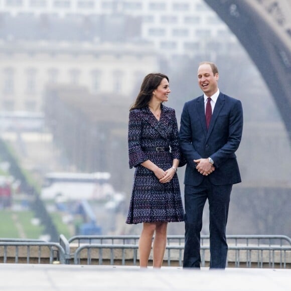 Le prince William et Kate Middleton sur le parvis des droits de l'homme au Trocadéro à Paris le 18 mars 2017.