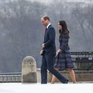 Le prince William et Kate Middleton sur le parvis des droits de l'homme au Trocadéro à Paris le 18 mars 2017.