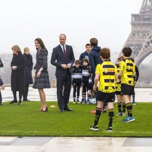 Le prince William et Kate Middleton sur le parvis des droits de l'homme au Trocadéro à Paris le 18 mars 2017.