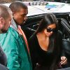 Kim Kardashian arrive à son appartement à New York le 3 octobre 2016. Elle est de retour de Paris où elle a été agressée et détroussée de 10 millions de dollars. Elle a quitté Paris en jet privé le 3 octobre au matin accompagnée de sa mère Kris Jenner. Son mari Kanye West est venu la chercher à l'aéroport Teterboro.