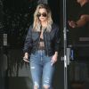 Khloe Kardashian quitte des studios d'enregistrement à Los Angeles le 10 mars 2017.  Khloe Kardashian are seen leaving a studio in Los Angeles, California on March 10, 2017. Kendall had her bodyguard cover her face with an umbrella as she made her way to the car.10/03/2017 - Los Angeles