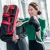 La princesse Sofia de Suède, habillée d'un pull COS vert en clin d'oeil à la Saint-Patrick, s'est essayée à la boxe lors de l'inauguration d'un nouveau centre de loisirs pour les jeunes défavorisés à Husby, dans la banlieue de Stockholm, le 17 mars 2017.