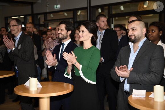 La princesse Sofia et le prince Carl Philip de Suède ont inauguré ensemble un centre de loisirs pour les jeunes défavorisés à Husby, dans la banlieue de Stockholm, le 17 mars 2017.