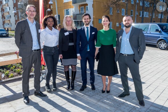 La princesse Sofia et le prince Carl Philip de Suède ont inauguré ensemble un centre de loisirs pour les jeunes défavorisés à Husby, dans la banlieue de Stockholm, le 17 mars 2017.