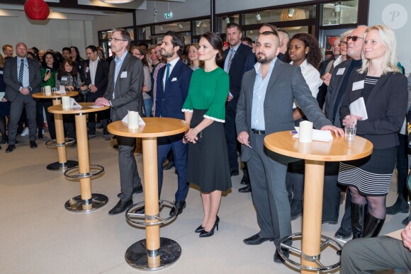 La princesse Sofia et le prince Carl Philip de Suède ont inauguré ensemble un centre de loisirs pour les jeunes défavorisés à Husby, dans la banlieue de Stockholm, le 17 mars 2017.