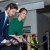 La princesse Sofia et le prince Carl Philip de Suède ont inauguré ensemble un centre de loisirs pour les jeunes défavorisés à Husby, dans la banlieue de Stockholm, le 17 mars 2017.