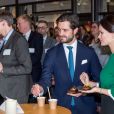  La princesse Sofia et le prince Carl Philip de Suède ont inauguré ensemble un centre de loisirs pour les jeunes défavorisés à Husby, dans la banlieue de Stockholm, le 17 mars 2017. 