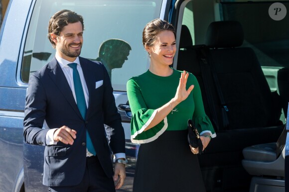 La princesse Sofia et le prince Carl Philip de Suède ont inauguré ensemble un centre de loisirs pour les jeunes défavorisés à Husby, dans la banlieue de Stockholm, le 17 mars 2017.