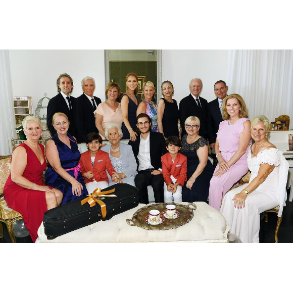 Céline Dion réunit toute sa famille pour les 90 ans de sa maman Thérèse - Photo publiée sur Instagram le 20 mars 2017