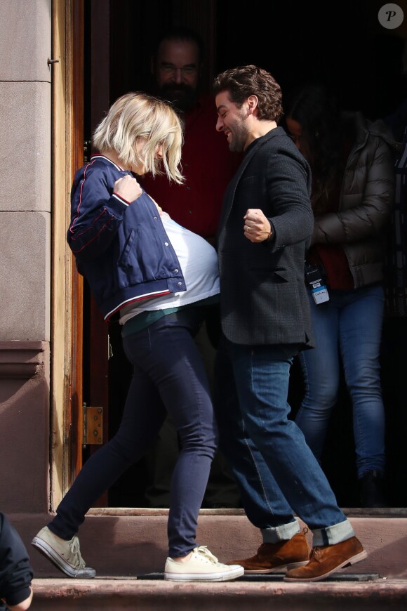 Olivia Wilde et Oscar Isaac sur le tournage du film "Life Itself" à New York le 21 mars 2017.