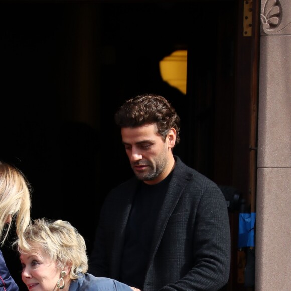 Olivia Wilde (enceinte pour les besoins du tournage), Mandy Patinkin, Annette Bening et Oscar Isaac sur le tournage du film "Life Itself" à New York le 21 mars 2017.