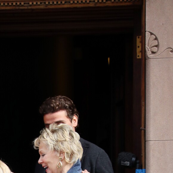 Olivia Wilde (enceinte pour les besoins du tournage), Mandy Patinkin, Annette Bening et Oscar Isaac sur le tournage du film "Life Itself" à New York le 21 mars 2017.