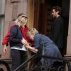 Olivia Wilde (enceinte pour les besoins du tournage), Mandy Patinkin, Annette Bening et Oscar Isaac sur le tournage du film "Life Itself" à New York le 21 mars 2017.