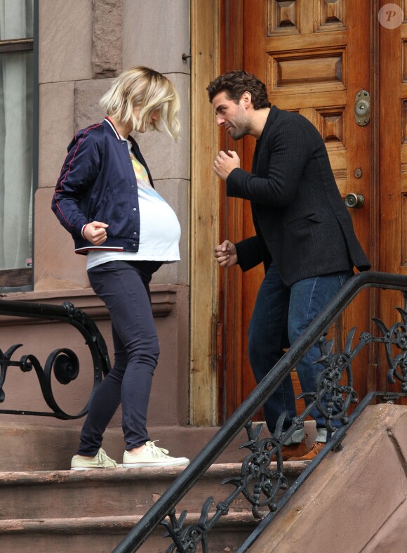 Olivia Wilde et Oscar Isaac sur le tournage du film "Life Itself" à New York le 21 mars 2017.