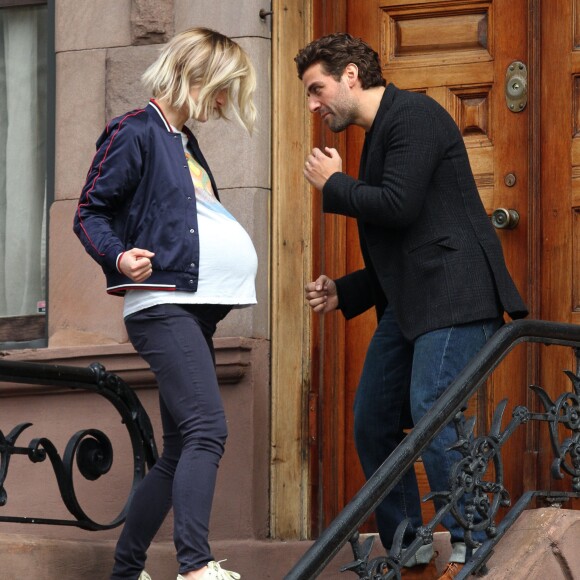 Olivia Wilde et Oscar Isaac sur le tournage du film "Life Itself" à New York le 21 mars 2017.