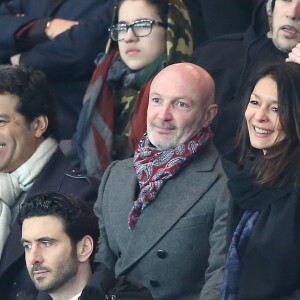 L'ex star du PSG, Raï, Frank Leboeuf et sa compagne Chrislaure Nollet (ex-femme de Fabrice Santoro) au match des huitièmes de finale aller de la Ligue des champions, Psg - Chelsea au parc des Princes à Paris le 16 février 2016. © Cyril Moreau/Bestimage