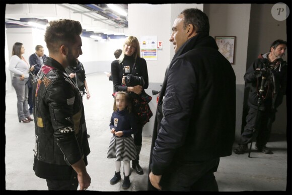 Exclusif - Nikos Aliagas en famille dans les backstage du dernier concert de la tournée "Ensemble" de Kendji Girac à l'AccorHotels Arena, à Paris, le 10 mars 2017.