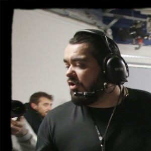 Exclusif - Nikos Aliagas en famille dans les backstage du dernier concert de la tournée "Ensemble" de Kendji Girac à l'AccorHotels Arena, à Paris, le 10 mars 2017.