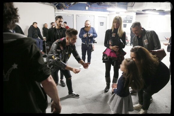 Exclusif - Nikos Aliagas en famille dans les backstage du dernier concert de la tournée "Ensemble" de Kendji Girac à l'AccorHotels Arena, à Paris, le 10 mars 2017.