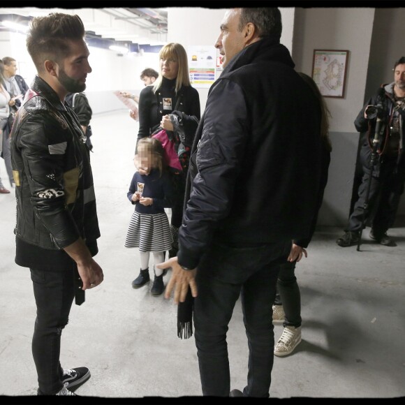 Exclusif - Nikos Aliagas en famille dans les backstage du dernier concert de la tournée "Ensemble" de Kendji Girac à l'AccorHotels Arena, à Paris, le 10 mars 2017.