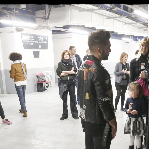 Exclusif - Nikos Aliagas en famille dans les backstage du dernier concert de la tournée "Ensemble" de Kendji Girac à l'AccorHotels Arena, à Paris, le 10 mars 2017.