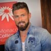 Exclusif - Le footballeur Olivier Giroud a rendu visite à des enfants de l'association Monaco Collectif Humanitaire au centre de cardiologie à Monaco, le 26 juillet 2016.