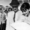 Christine Kaufmann et Tony Curtis avec leur premier enfant Alexandra à Vienne le 24 août 1964.