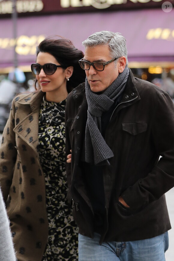 George Clooney et sa femme Amal quittent leur hôtel, L'Hôtel, à Paris pour se rendre à la gare du Nord. Le 26 février 2017