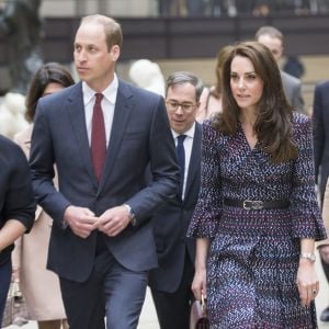 Le prince William, duc de Cambridge et Kate Middleton, duchesse de Cambridge visitent la galerie des impressionnistes au musée d'Orsay à Paris le 18 mars 2017.