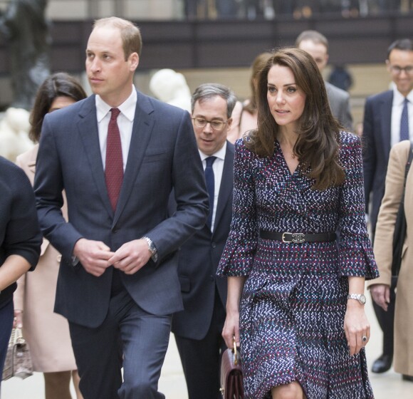 Le prince William, duc de Cambridge et Kate Middleton, duchesse de Cambridge visitent la galerie des impressionnistes au musée d'Orsay à Paris le 18 mars 2017.