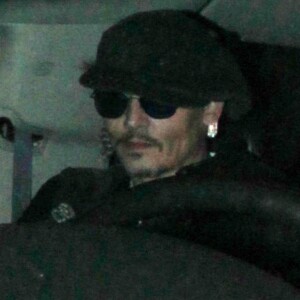 Johnny Depp quitte la soirée d'anniversaire de Lady Gaga au restaurant Gjelina à Los Angeles le 28 mars 2017.