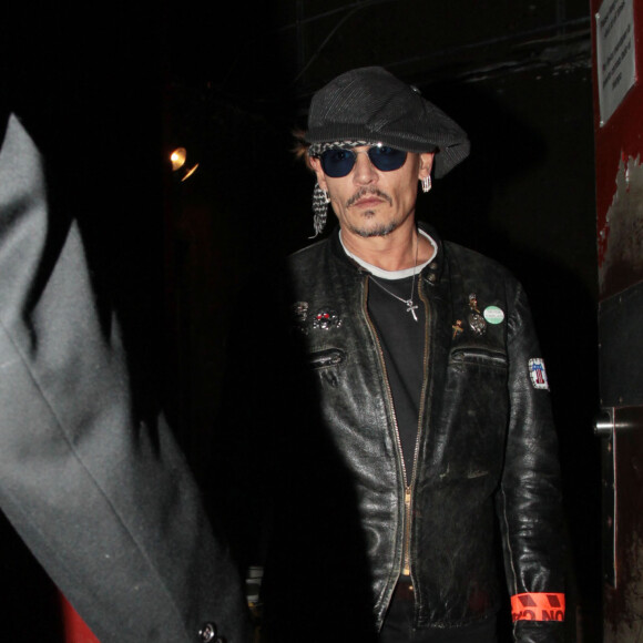 Johnny Depp quitte la soirée d'anniversaire de Lady Gaga au restaurant Gjelina à Los Angeles le 28 mars 2017.