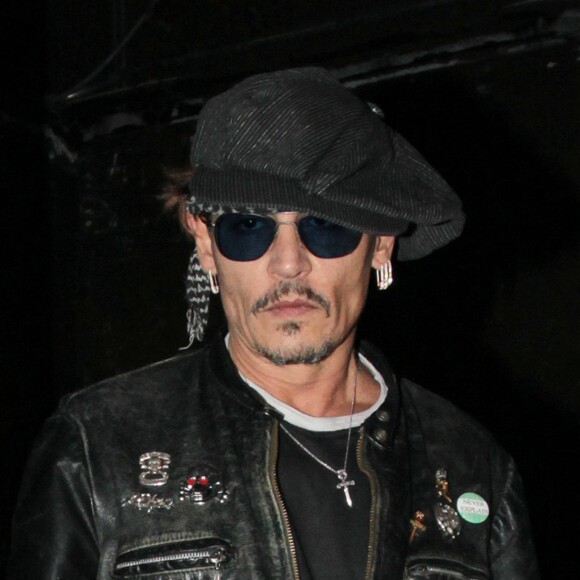 Johnny Depp quitte la soirée d'anniversaire de Lady Gaga au restaurant Gjelina à Los Angeles le 28 mars 2017.