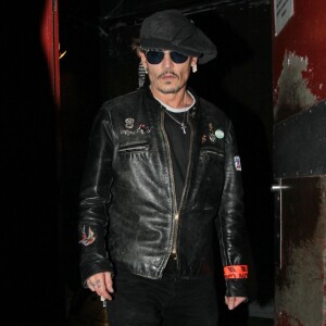 Johnny Depp quitte la soirée d'anniversaire de Lady Gaga au restaurant Gjelina à Los Angeles le 28 mars 2017.