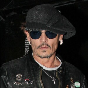 Johnny Depp quitte la soirée d'anniversaire de Lady Gaga au restaurant Gjelina à Los Angeles le 28 mars 2017.