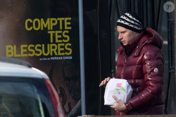 Exclusif - Le nouveau joueur allemand du PSG, Julian Draxler est aperçu sortant d'une pharmacie après une visite à l'hôpital américain à Paris, France, le dimanche 22 janvier 2017.