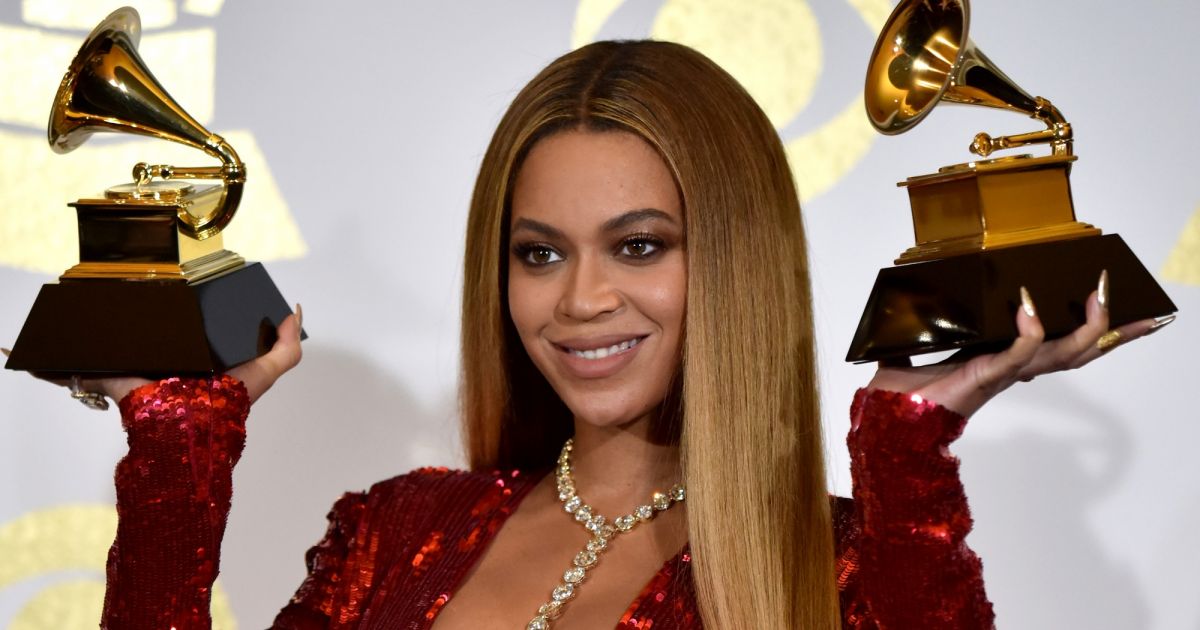 Beyoncé lors des Grammy Awards 2017 - Purepeople